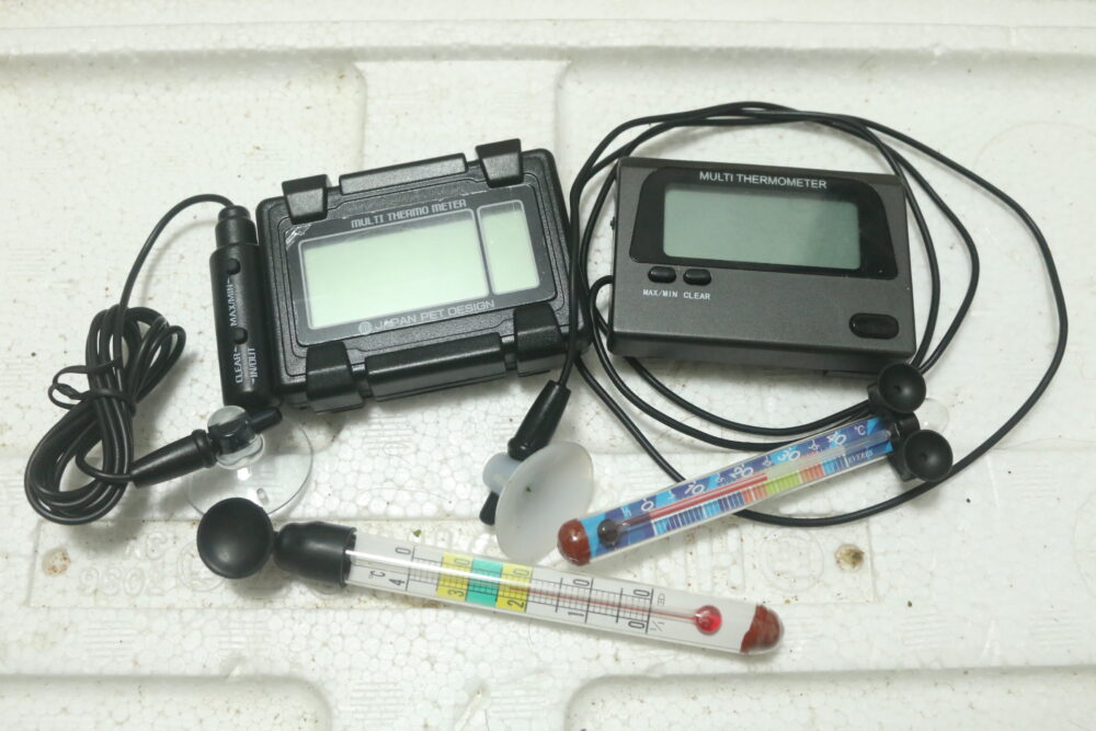 アナログ水温計とデジタル水温計
