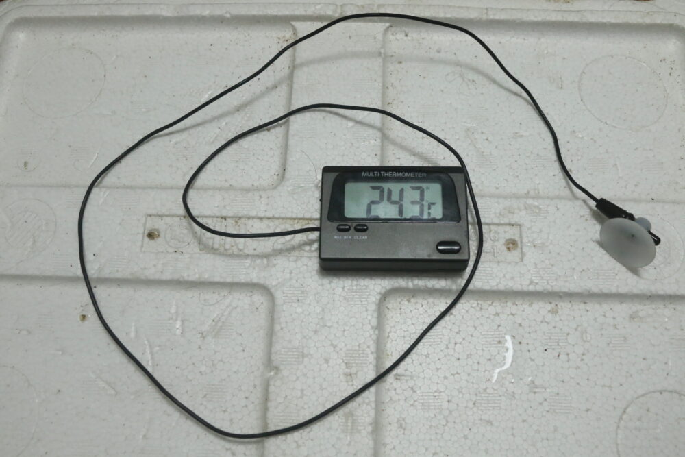 デジタル水温計とセンサー部